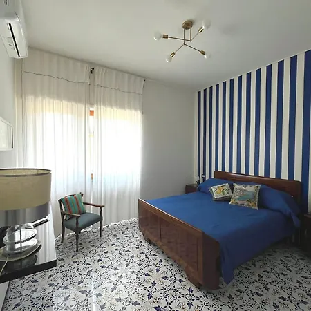 Charme In The דירה