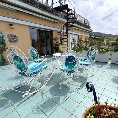 Charme In The דירה